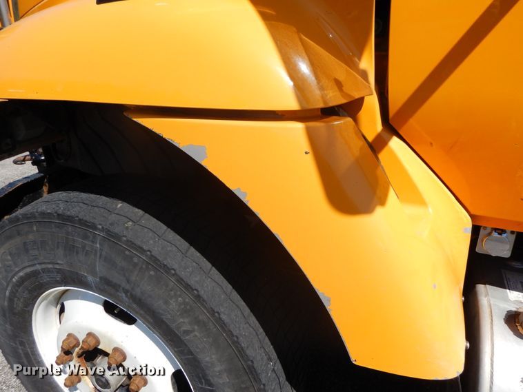 image for item DF6508 2005 International 7400  Crew Cab dump truck