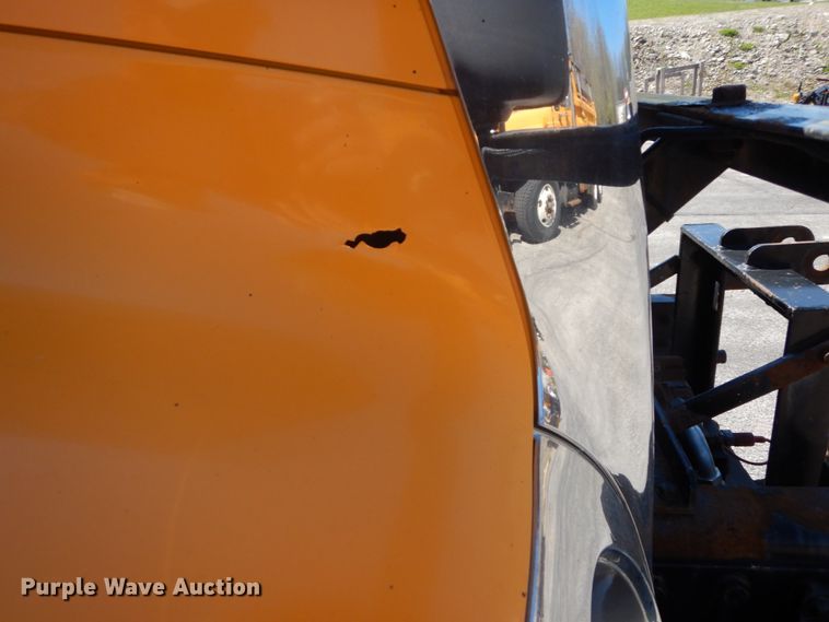 image for item DF6508 2005 International 7400  Crew Cab dump truck