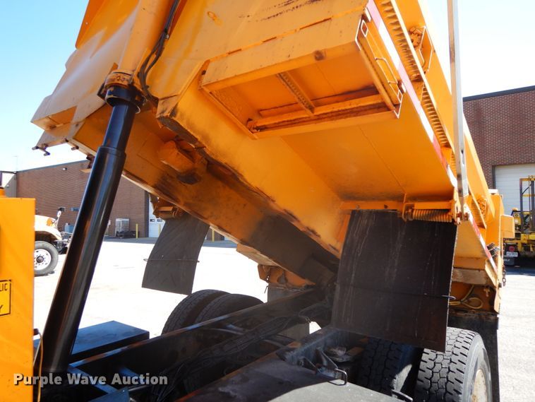 image for item DF6508 2005 International 7400  Crew Cab dump truck