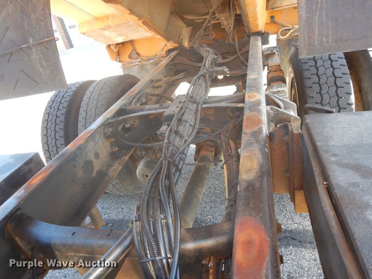 image for item DF6508 2005 International 7400  Crew Cab dump truck