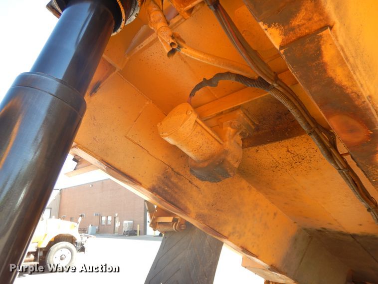 image for item DF6508 2005 International 7400  Crew Cab dump truck