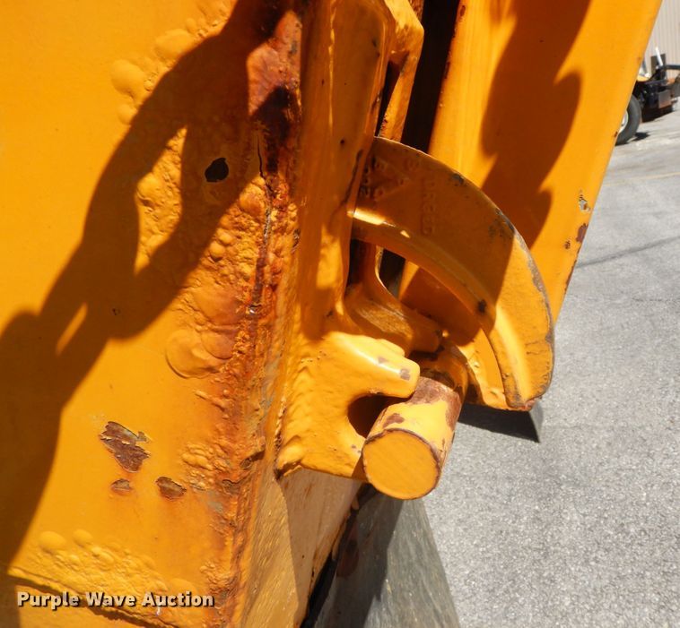 image for item DF6508 2005 International 7400  Crew Cab dump truck