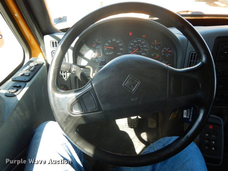 image for item DF6508 2005 International 7400  Crew Cab dump truck