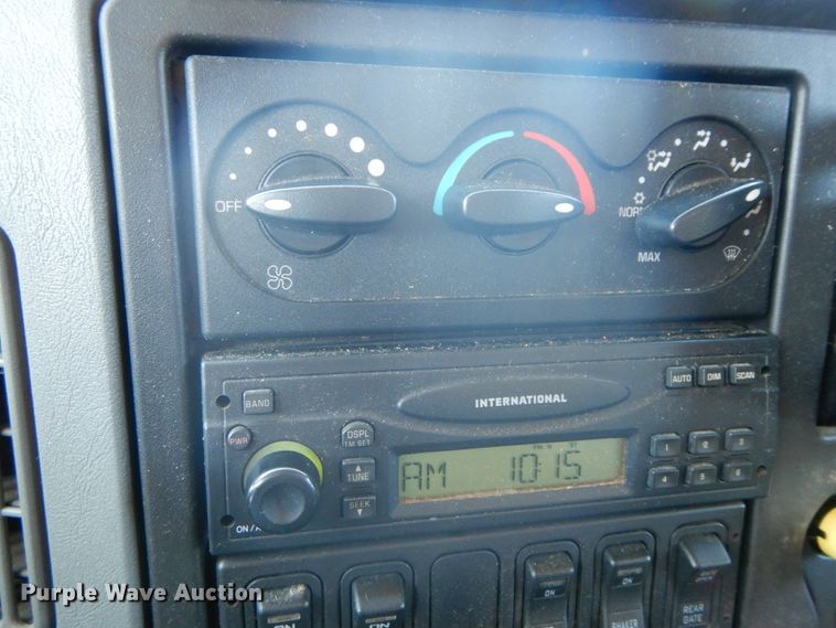 image for item DF6508 2005 International 7400  Crew Cab dump truck