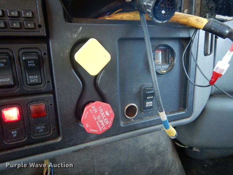 image for item DF6508 2005 International 7400  Crew Cab dump truck