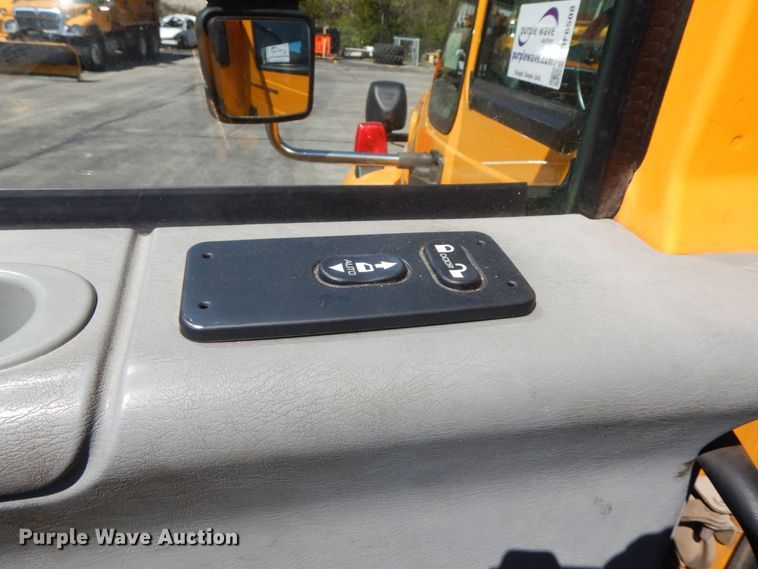 image for item DF6508 2005 International 7400  Crew Cab dump truck