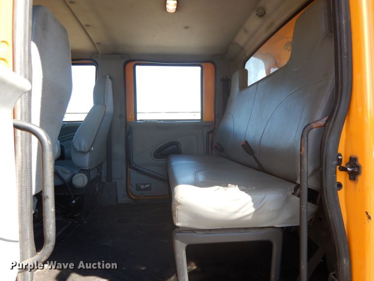 image for item DF6508 2005 International 7400  Crew Cab dump truck