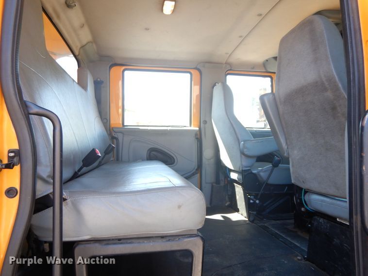 image for item DF6508 2005 International 7400  Crew Cab dump truck