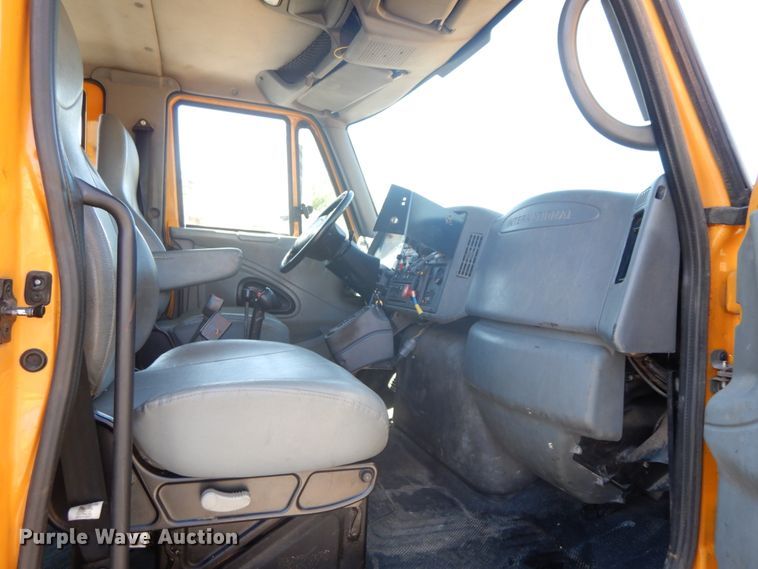image for item DF6508 2005 International 7400  Crew Cab dump truck