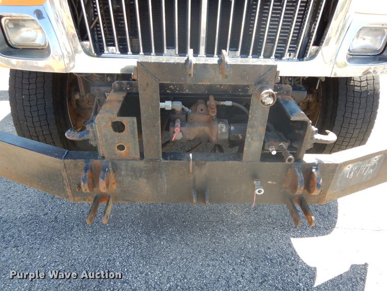 image for item DF6508 2005 International 7400  Crew Cab dump truck