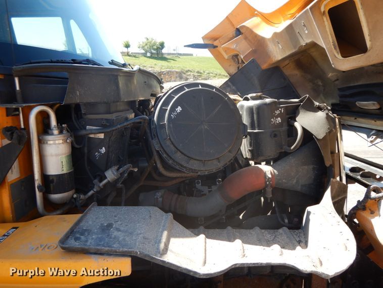image for item DF6508 2005 International 7400  Crew Cab dump truck
