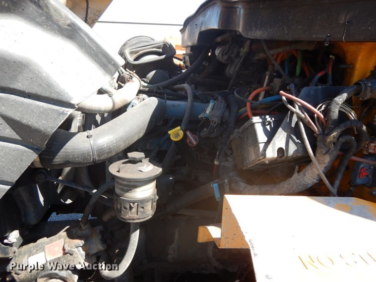 image for item DF6508 2005 International 7400  Crew Cab dump truck