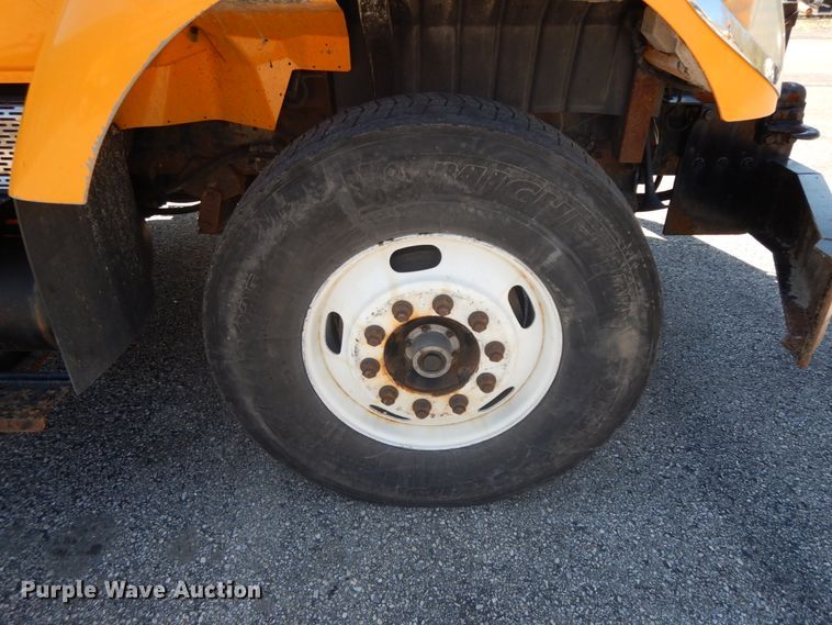 image for item DF6508 2005 International 7400  Crew Cab dump truck