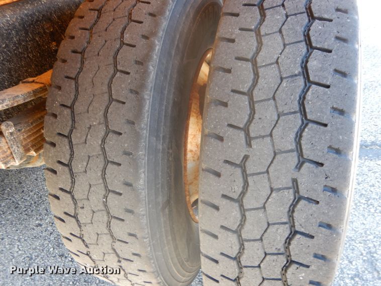 image for item DF6508 2005 International 7400  Crew Cab dump truck