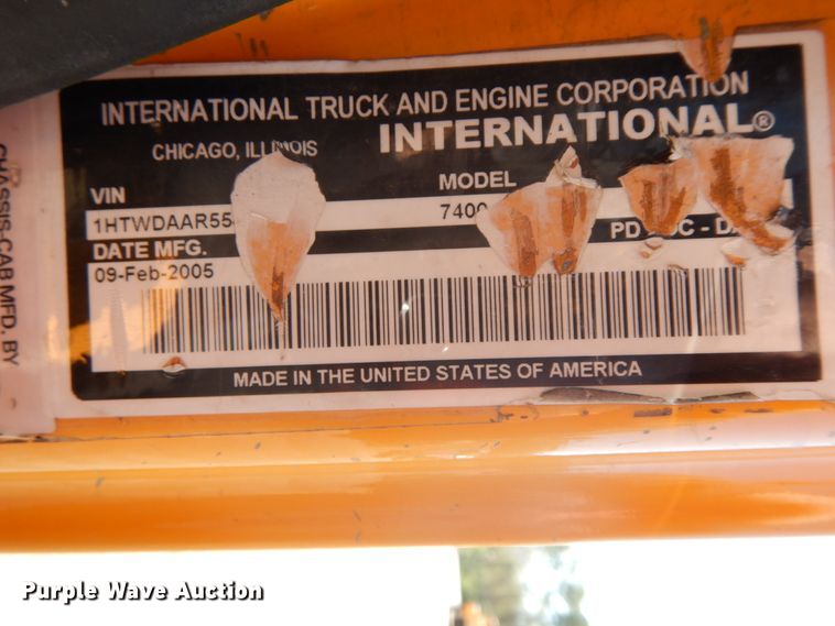 image for item DF6508 2005 International 7400  Crew Cab dump truck