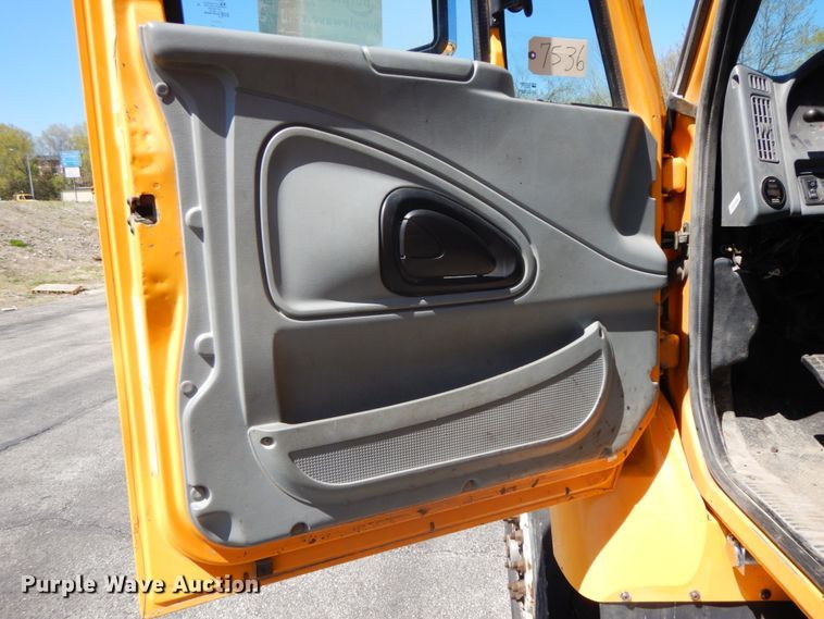 image for item DF6509 2006 International 7500  dump truck