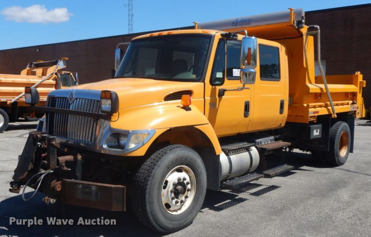 image for item DF6510 2005 International 7400  Crew Cab dump truck