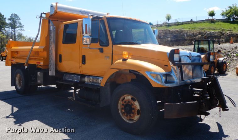image for item DF6510 2005 International 7400  Crew Cab dump truck