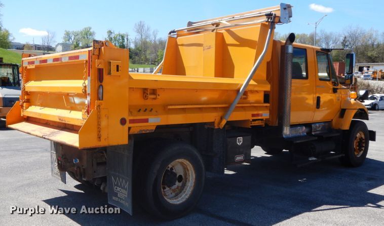 image for item DF6510 2005 International 7400  Crew Cab dump truck