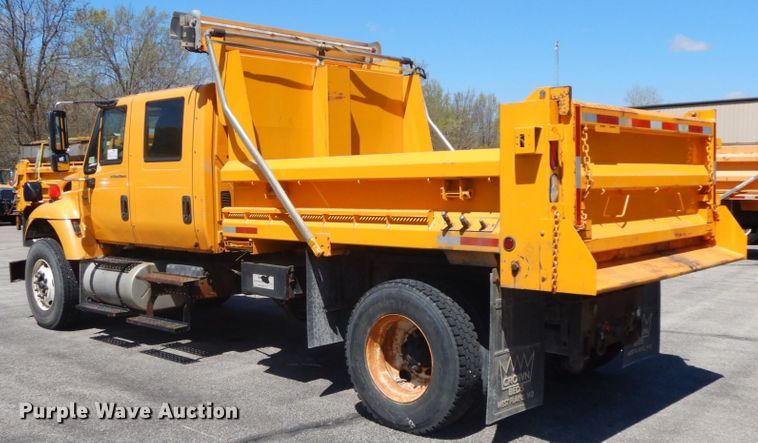 image for item DF6510 2005 International 7400  Crew Cab dump truck