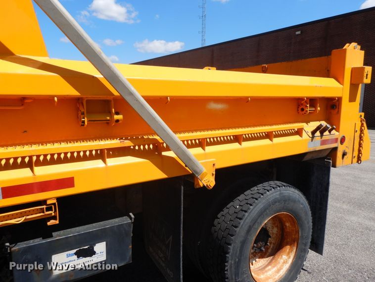 image for item DF6510 2005 International 7400  Crew Cab dump truck