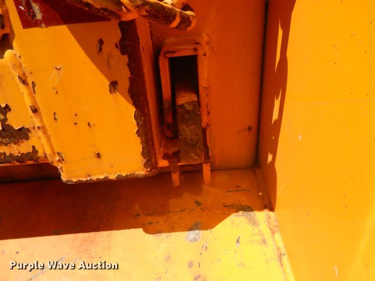 image for item DF6510 2005 International 7400  Crew Cab dump truck