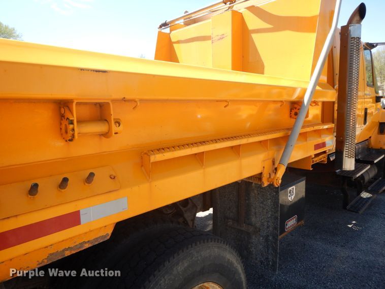 image for item DF6510 2005 International 7400  Crew Cab dump truck