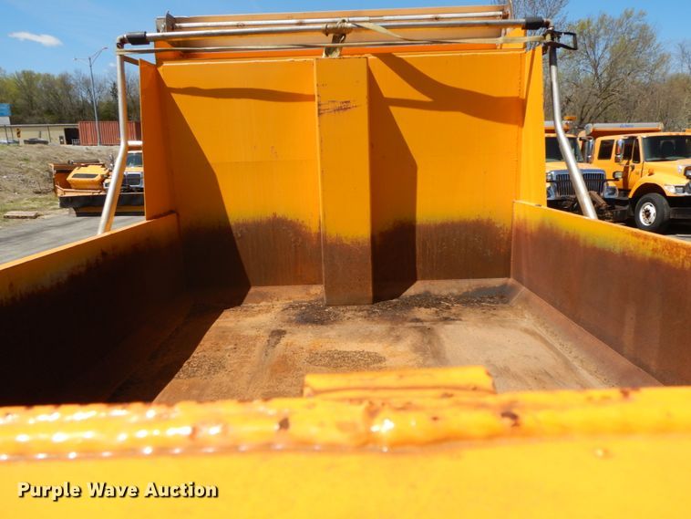 image for item DF6510 2005 International 7400  Crew Cab dump truck