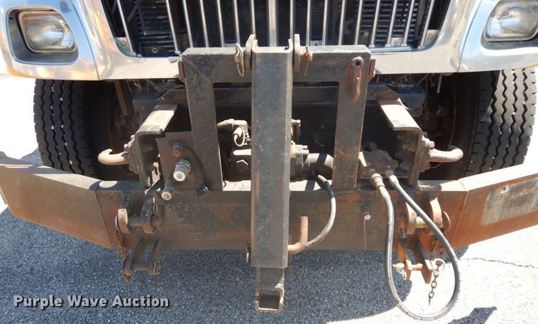 image for item DF6510 2005 International 7400  Crew Cab dump truck