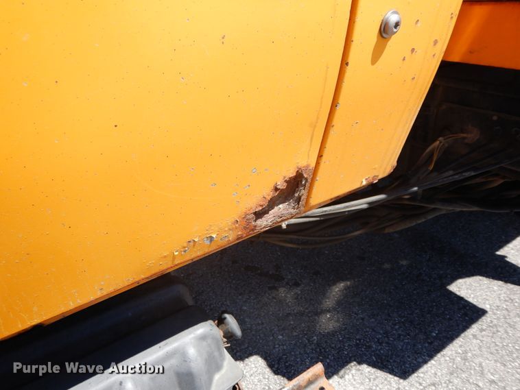 image for item DF6510 2005 International 7400  Crew Cab dump truck