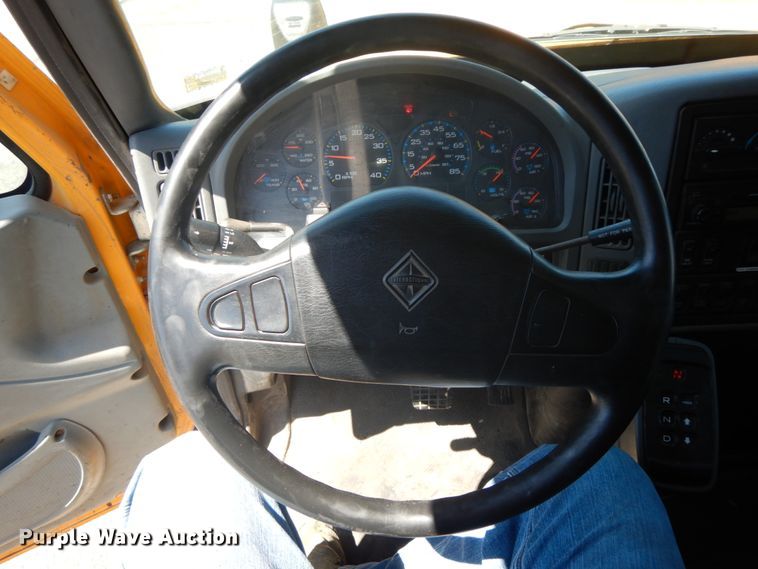 image for item DF6510 2005 International 7400  Crew Cab dump truck