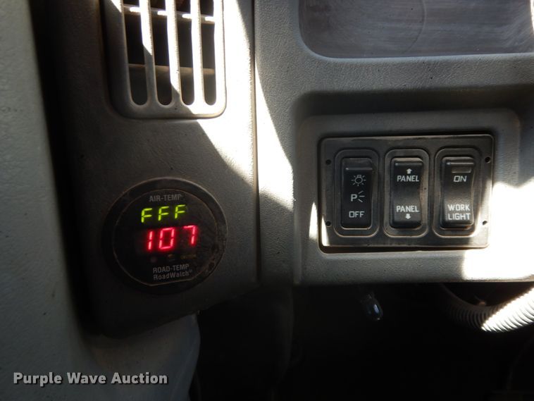 image for item DF6510 2005 International 7400  Crew Cab dump truck