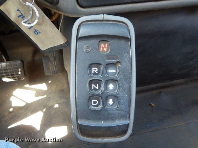 image for item DF6510 2005 International 7400  Crew Cab dump truck