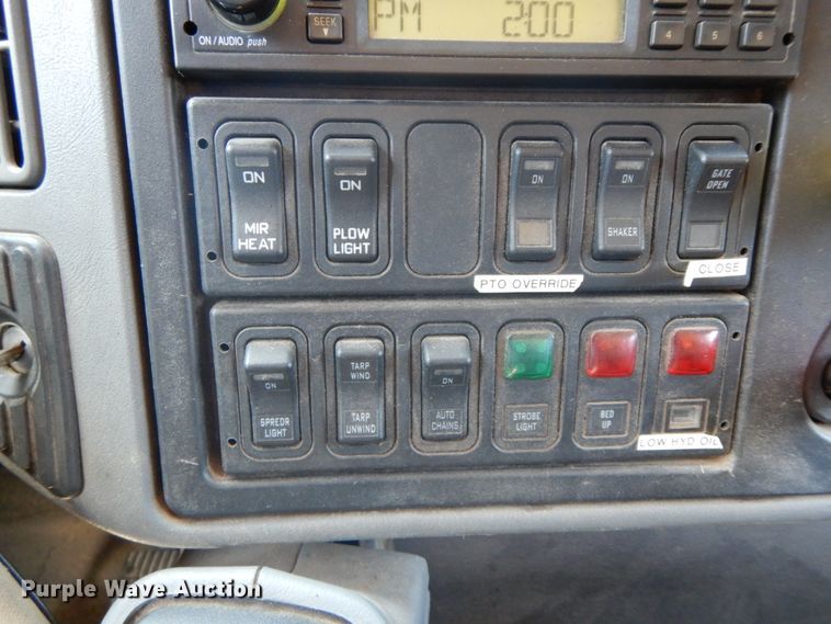 image for item DF6510 2005 International 7400  Crew Cab dump truck