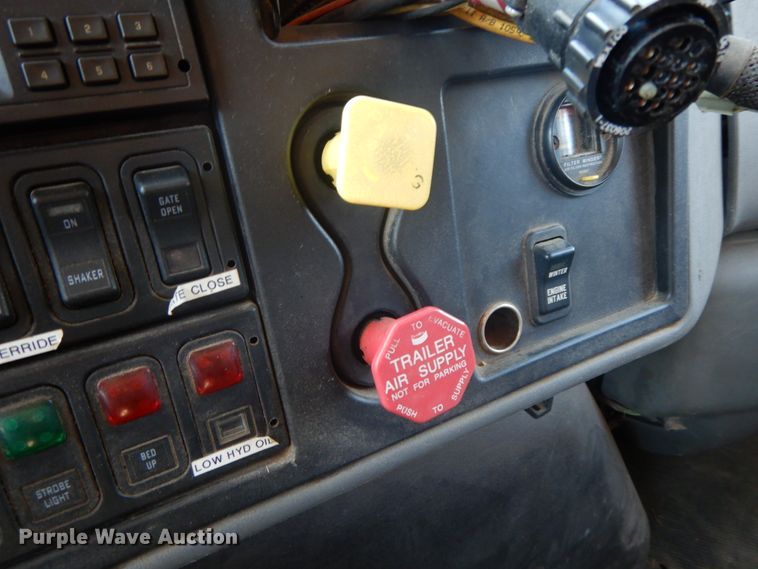 image for item DF6510 2005 International 7400  Crew Cab dump truck