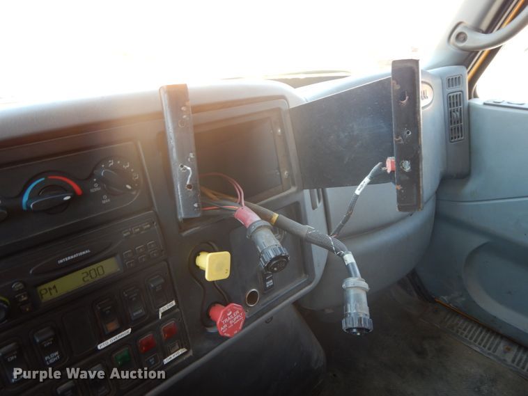 image for item DF6510 2005 International 7400  Crew Cab dump truck