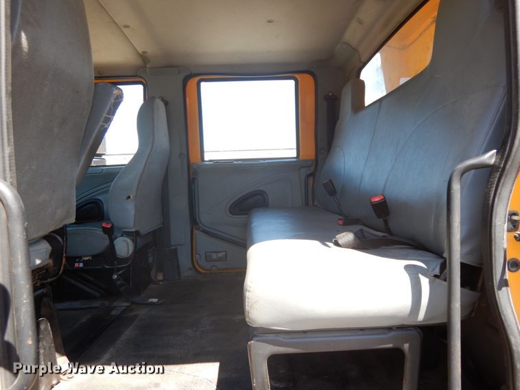 image for item DF6510 2005 International 7400  Crew Cab dump truck