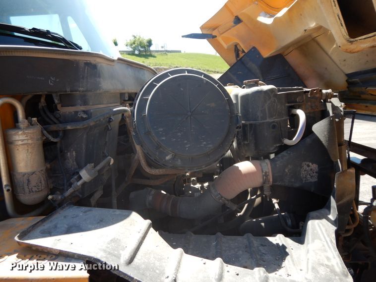 image for item DF6510 2005 International 7400  Crew Cab dump truck