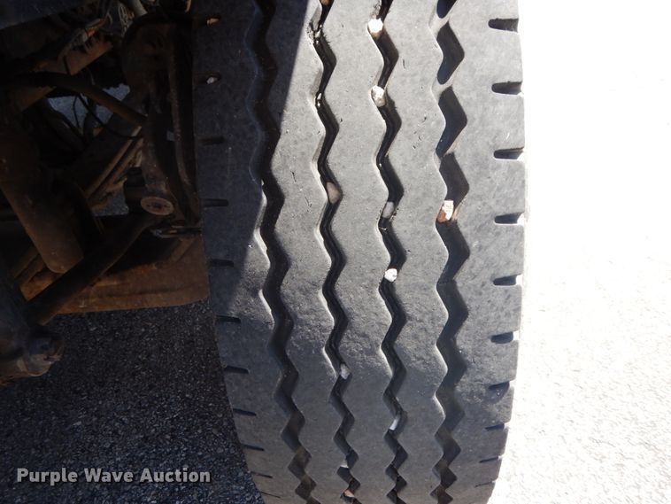 image for item DF6510 2005 International 7400  Crew Cab dump truck