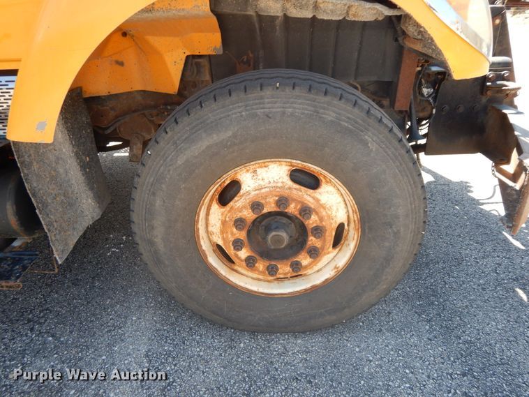 image for item DF6510 2005 International 7400  Crew Cab dump truck