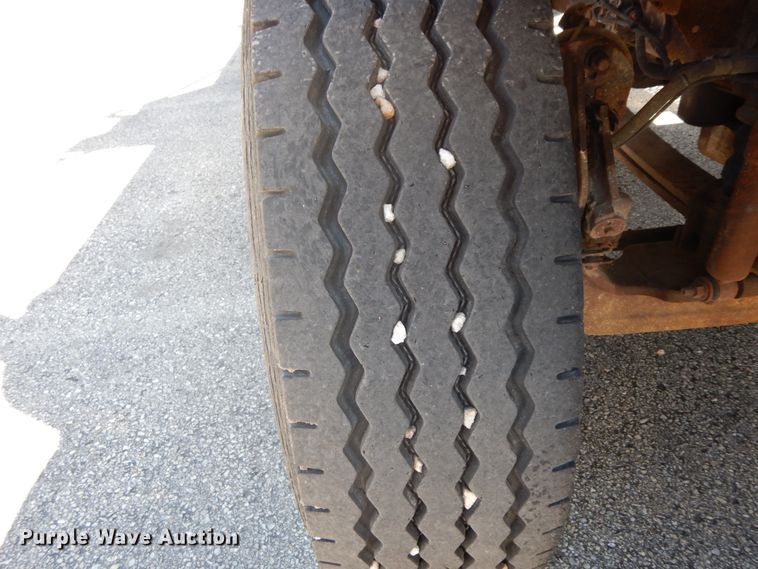 image for item DF6510 2005 International 7400  Crew Cab dump truck