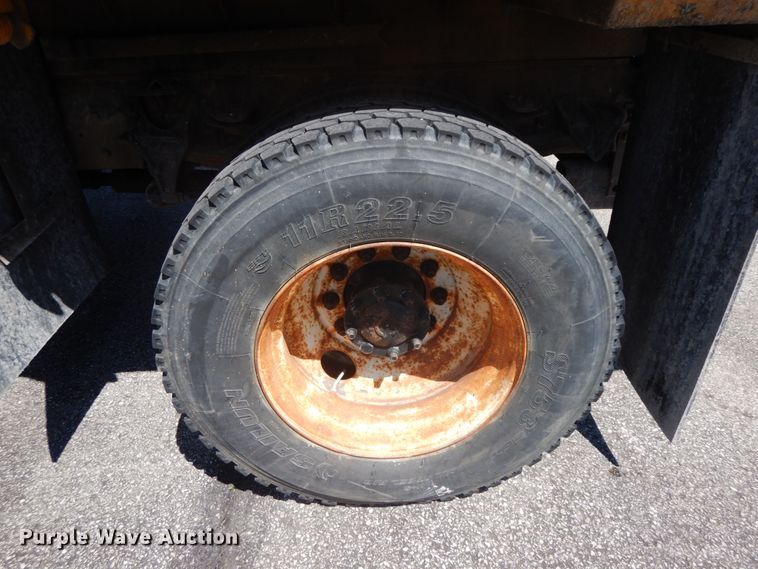 image for item DF6510 2005 International 7400  Crew Cab dump truck