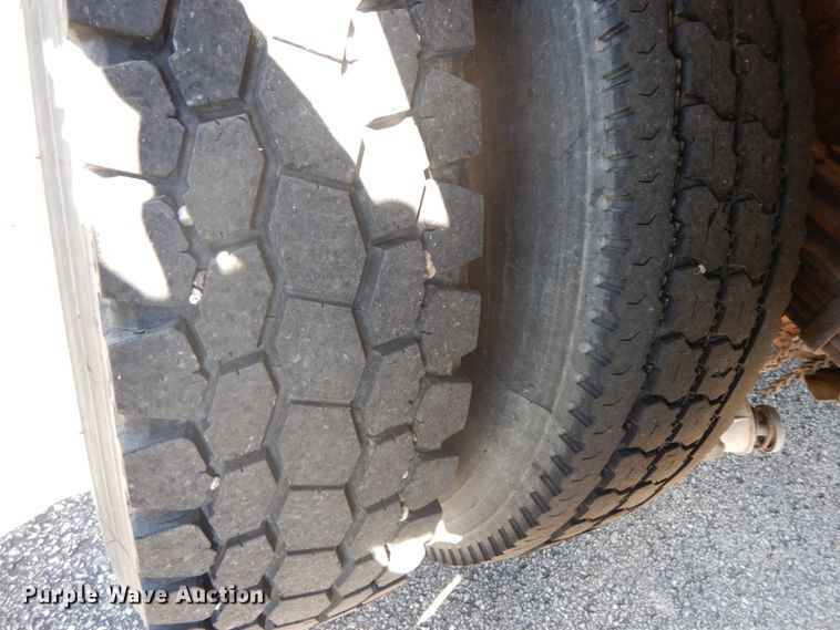 image for item DF6510 2005 International 7400  Crew Cab dump truck