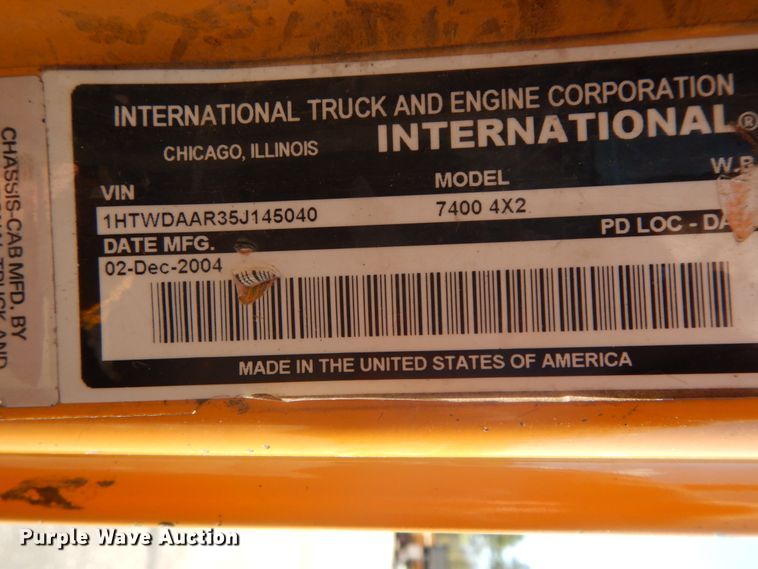 image for item DF6510 2005 International 7400  Crew Cab dump truck