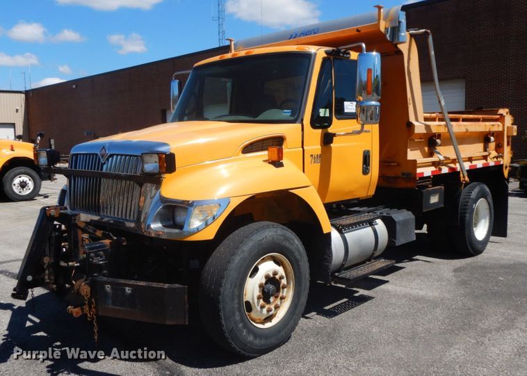 image for item DF6511 2006 International 7400  dump truck