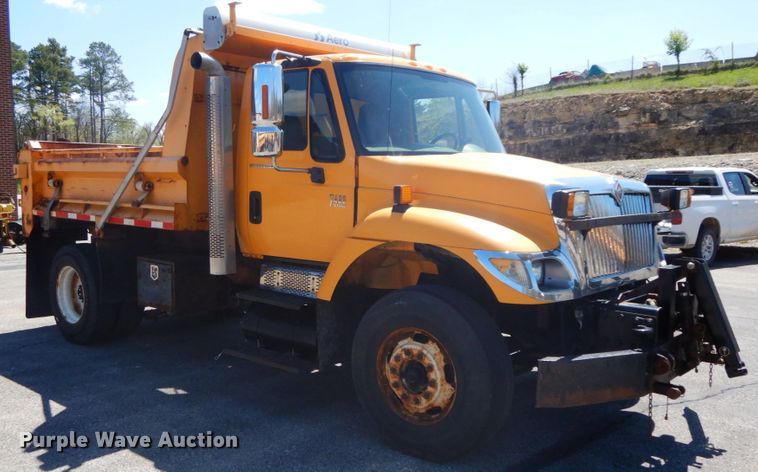 image for item DF6511 2006 International 7400  dump truck