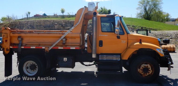 image for item DF6511 2006 International 7400  dump truck