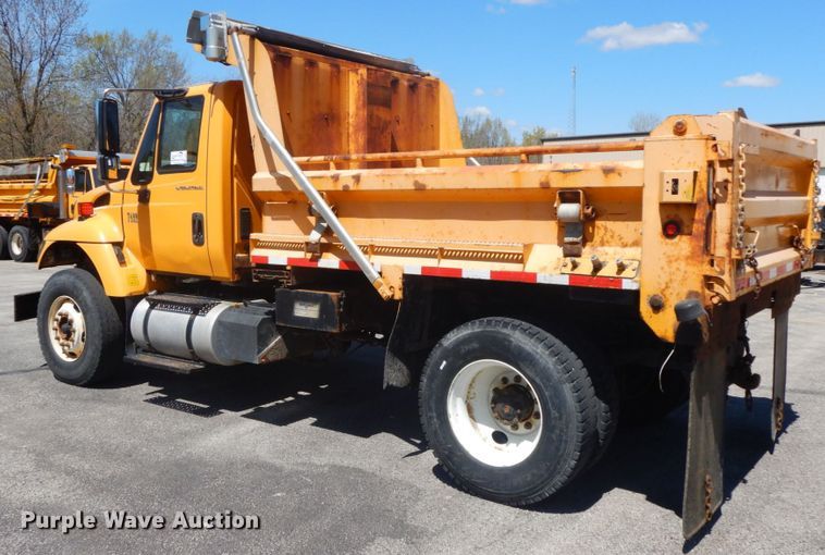 image for item DF6511 2006 International 7400  dump truck