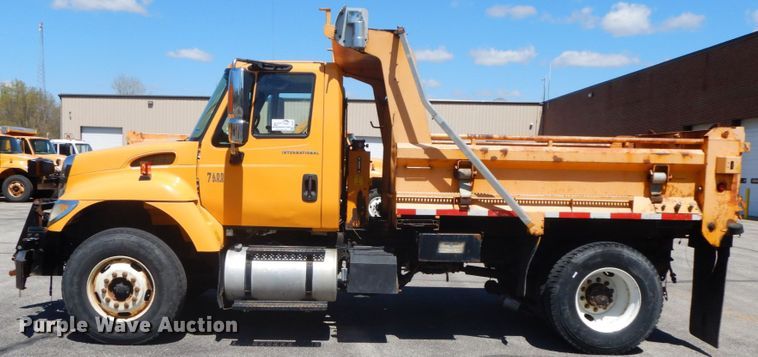 image for item DF6511 2006 International 7400  dump truck