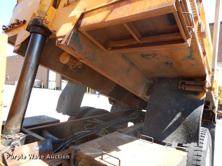 image for item DF6511 2006 International 7400  dump truck